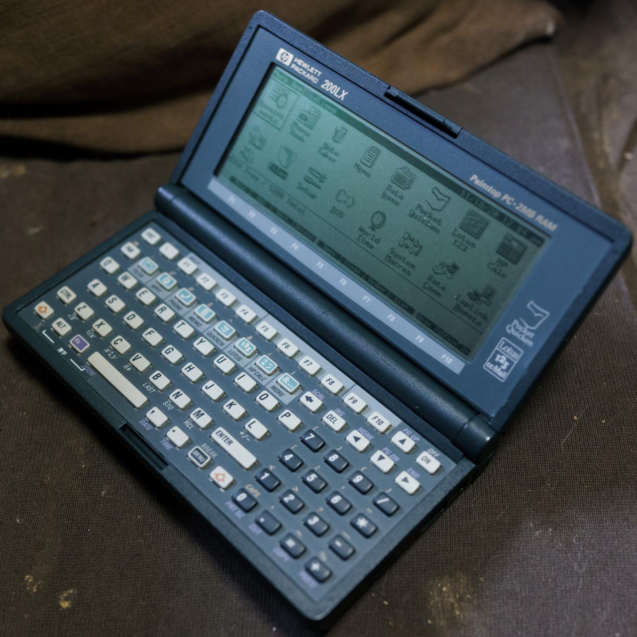 【正規品100%新品】リクちゃん様専用　HP-200LX　日本語化キット付き その他ノートPC本体